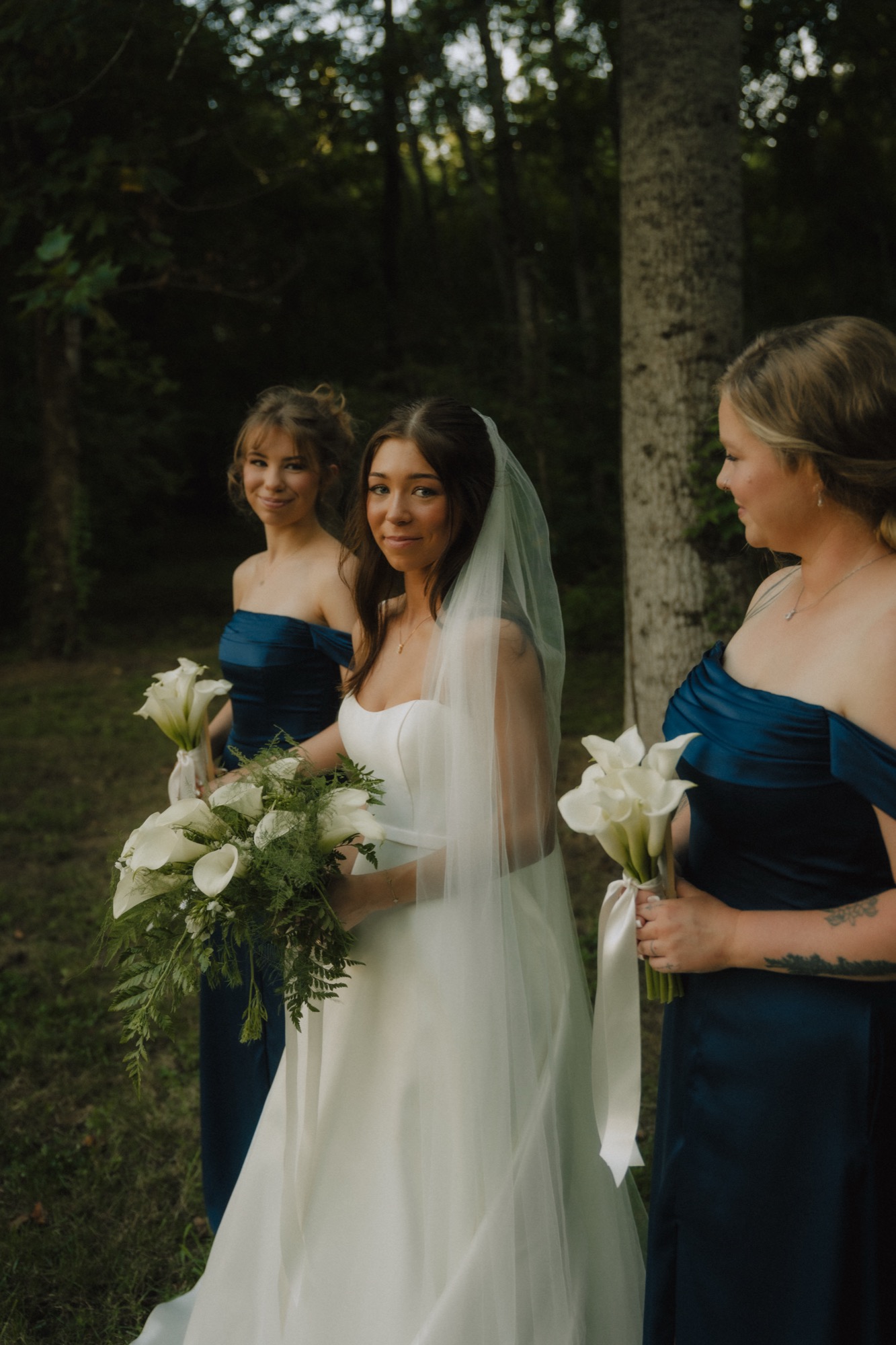 Piper with her bridesmaids and calla lily bouquets